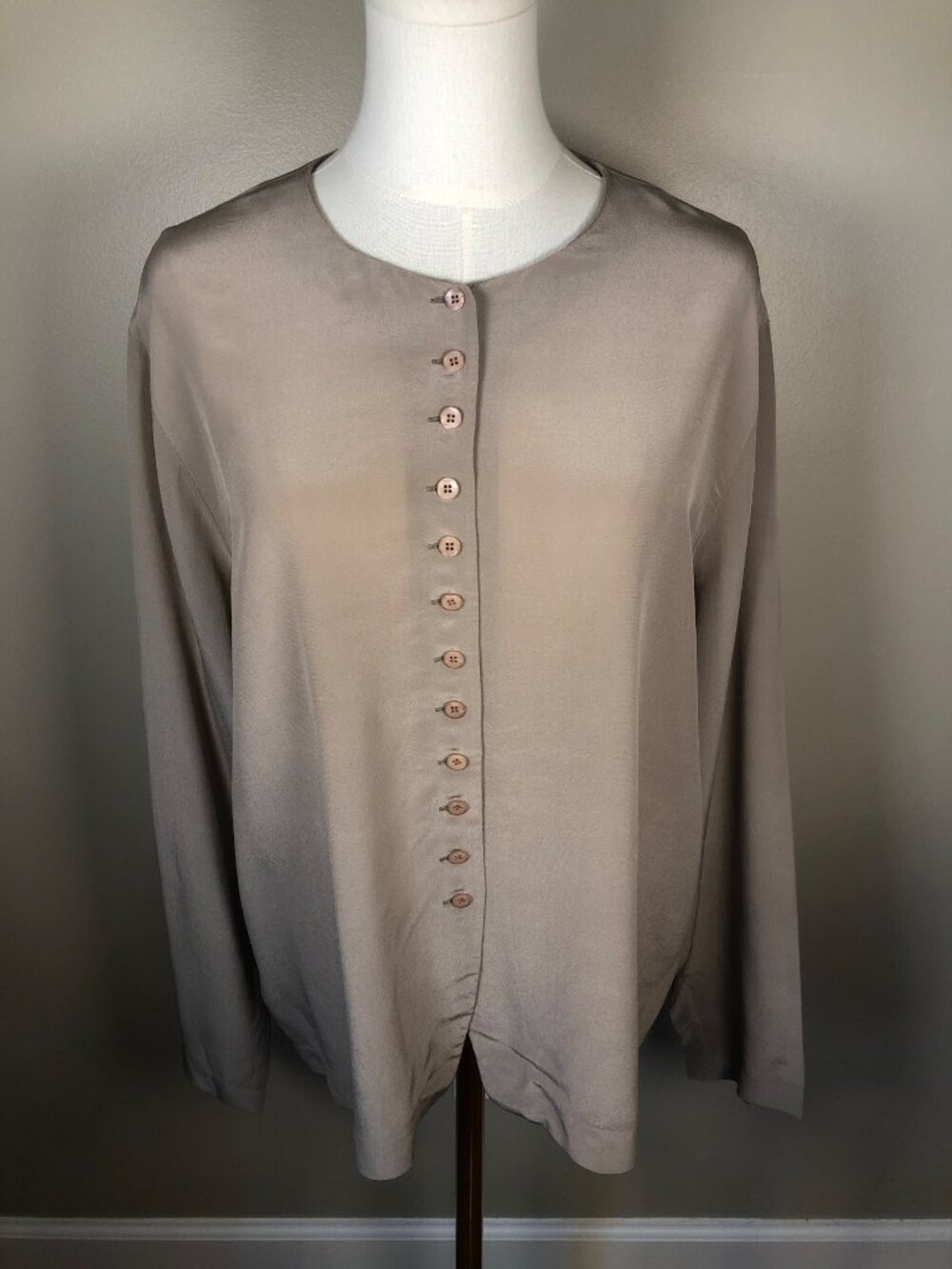 Jones New York Silk Button Front Beige Blouse Size 16 Polished Professional Luxe